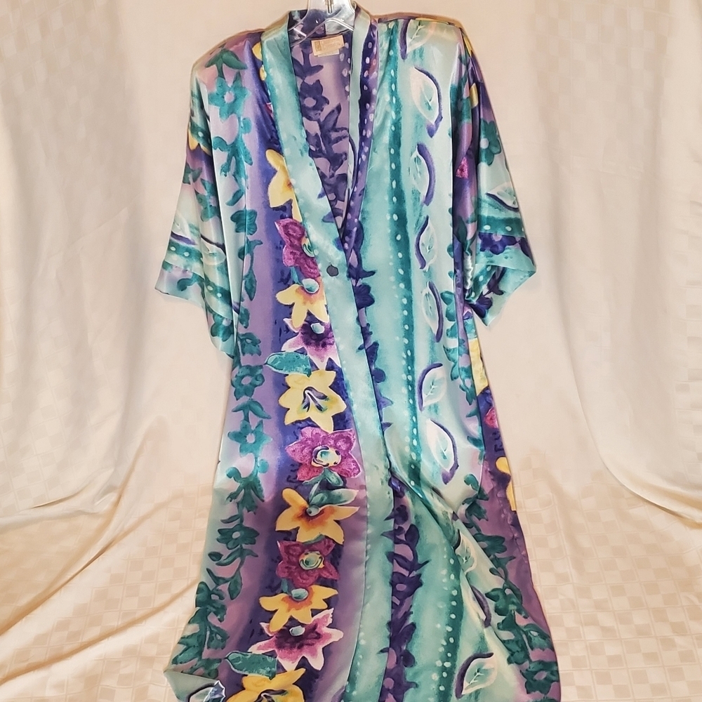 Beautiful Floral Robe - Picture 3 of 8